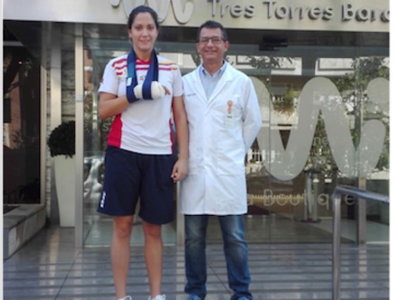 Cristina Sanz, jugadora de voleibol, intervenida con éxito